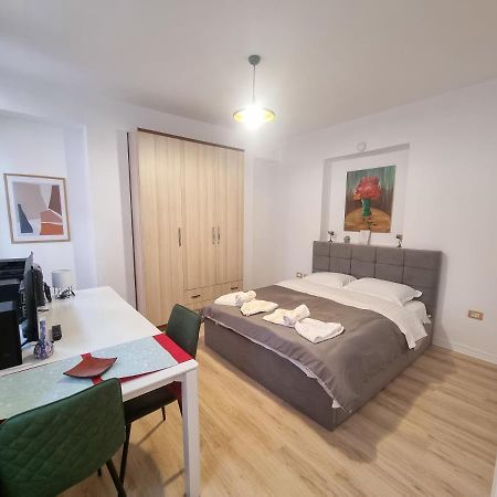 Cozy Apartment In City Center Tirana Kültér fotó